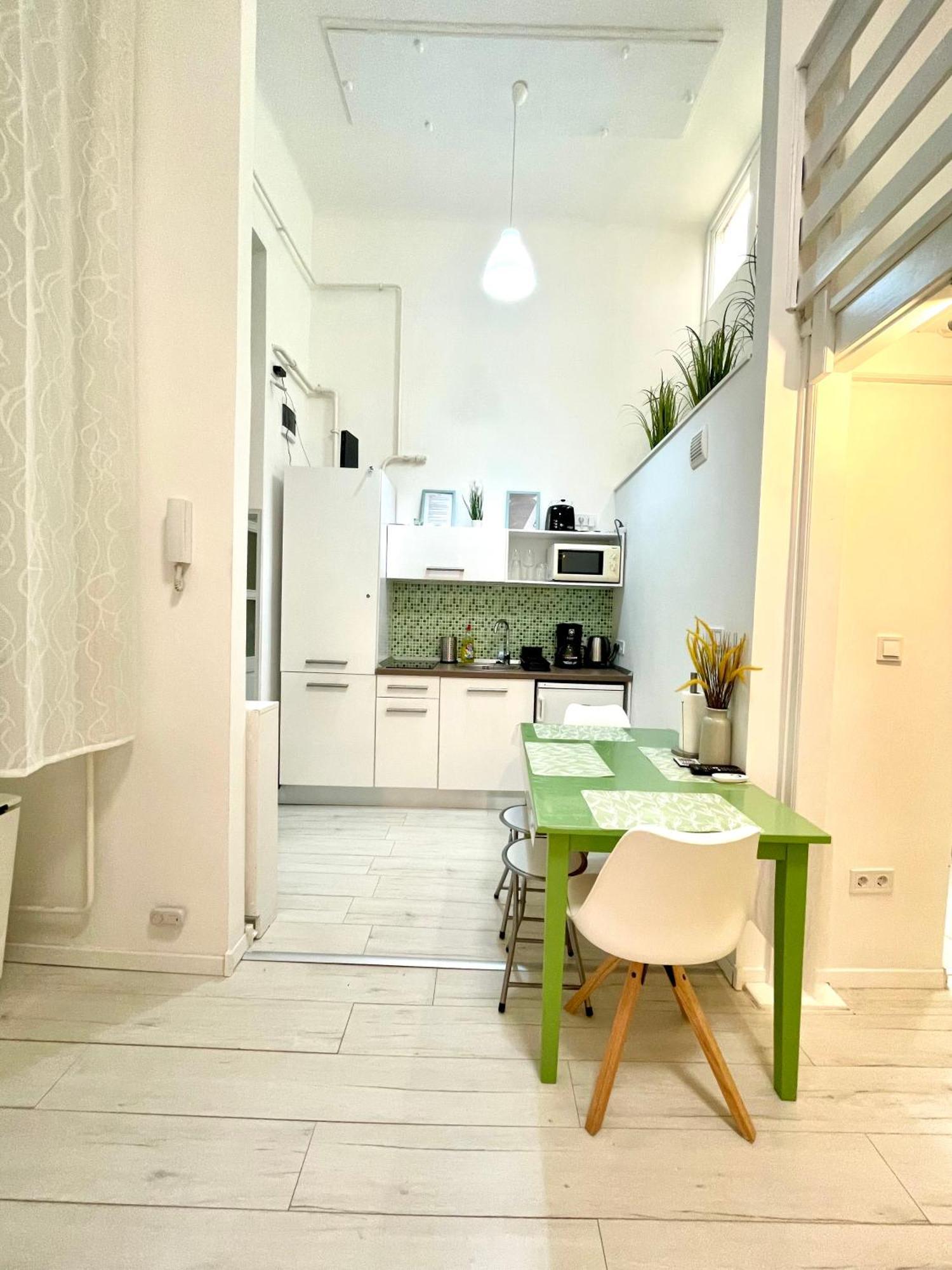 Teresian Near The Andrassy Street Free Air Conditioner Free Coffee Budapest