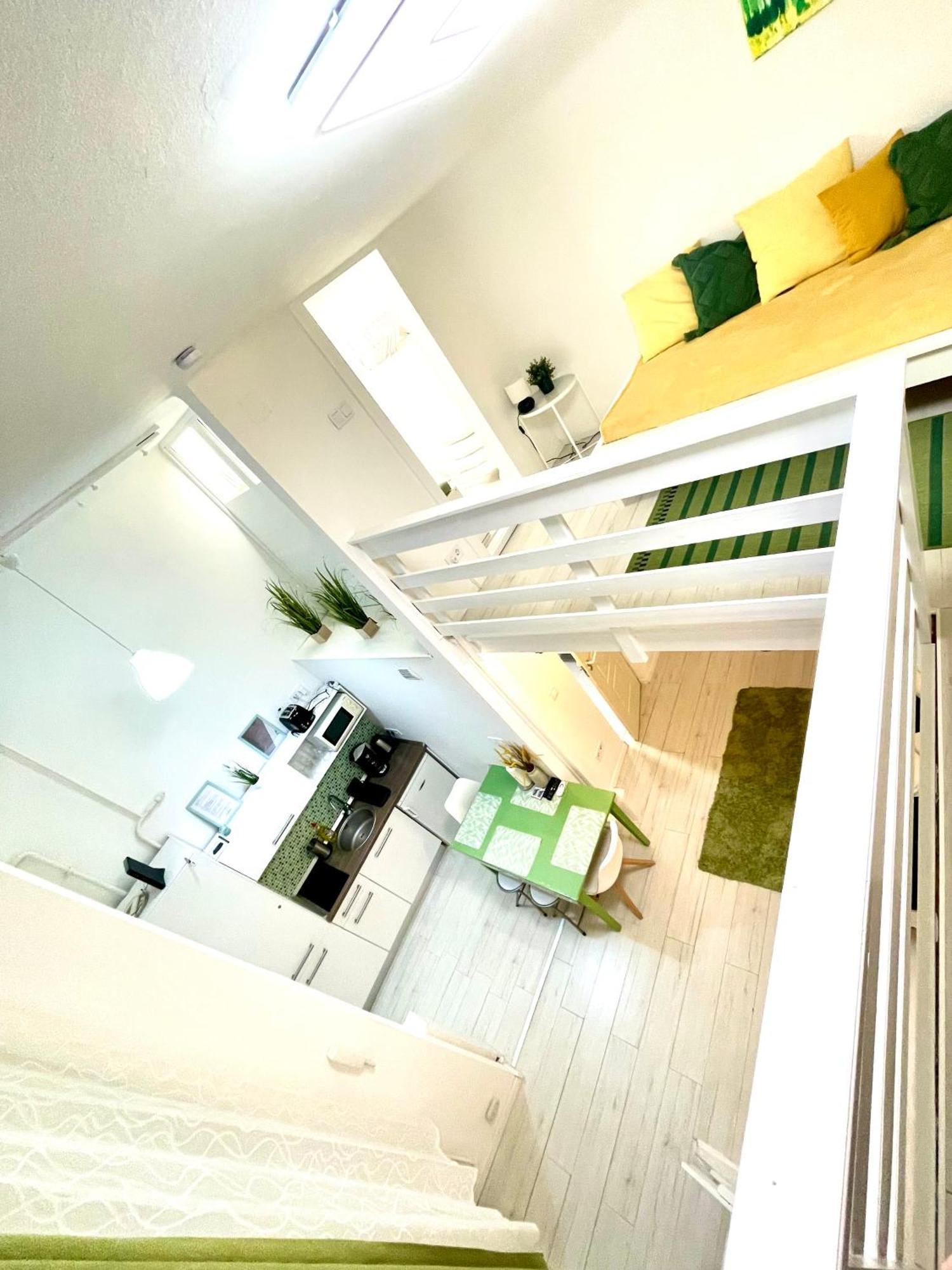 Teresian Near The Andrassy Street Free Air Conditioner Free Coffee Apartman
