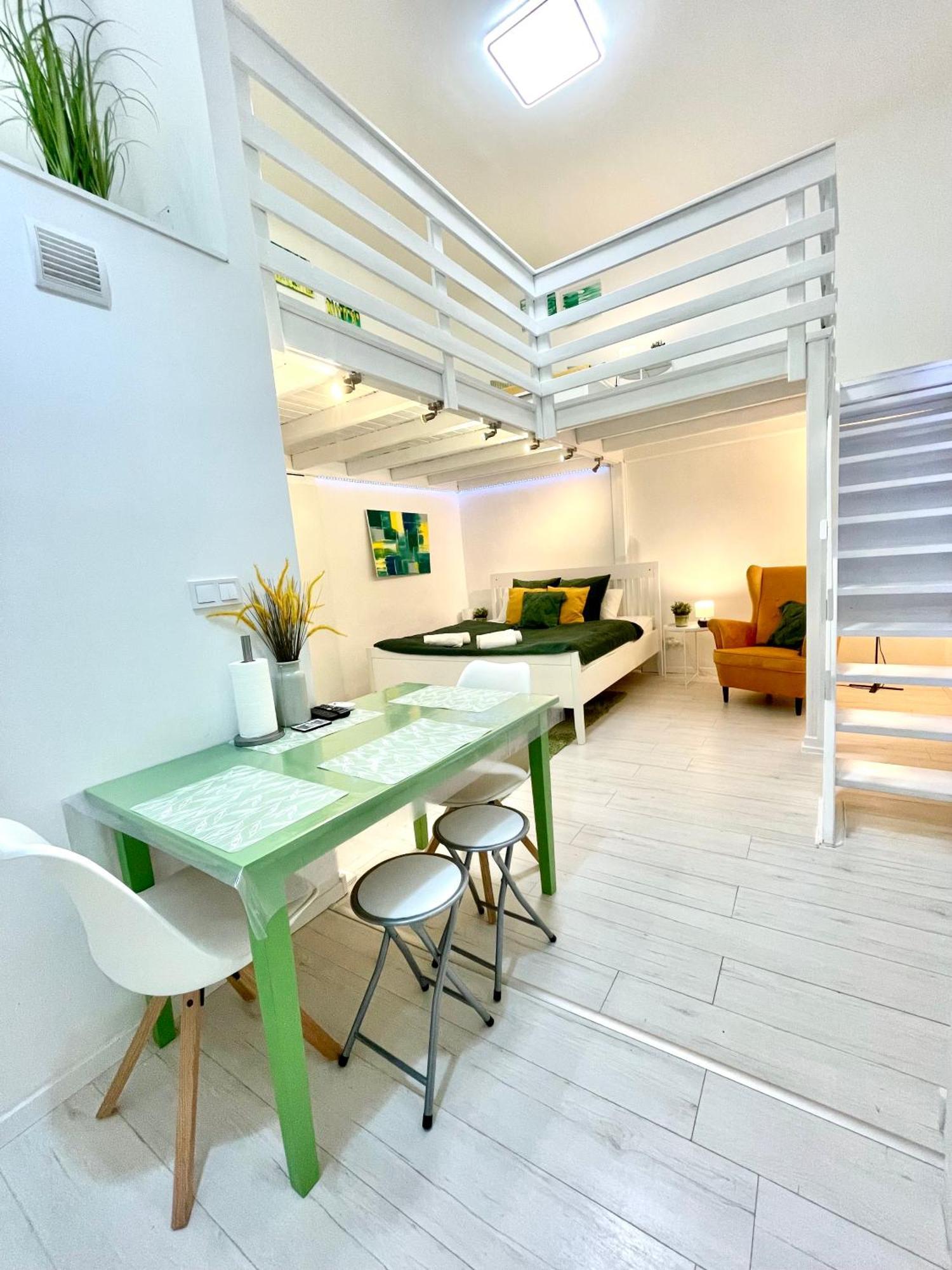 Teresian Near The Andrassy Street Free Air Conditioner Free Coffee * Budapest