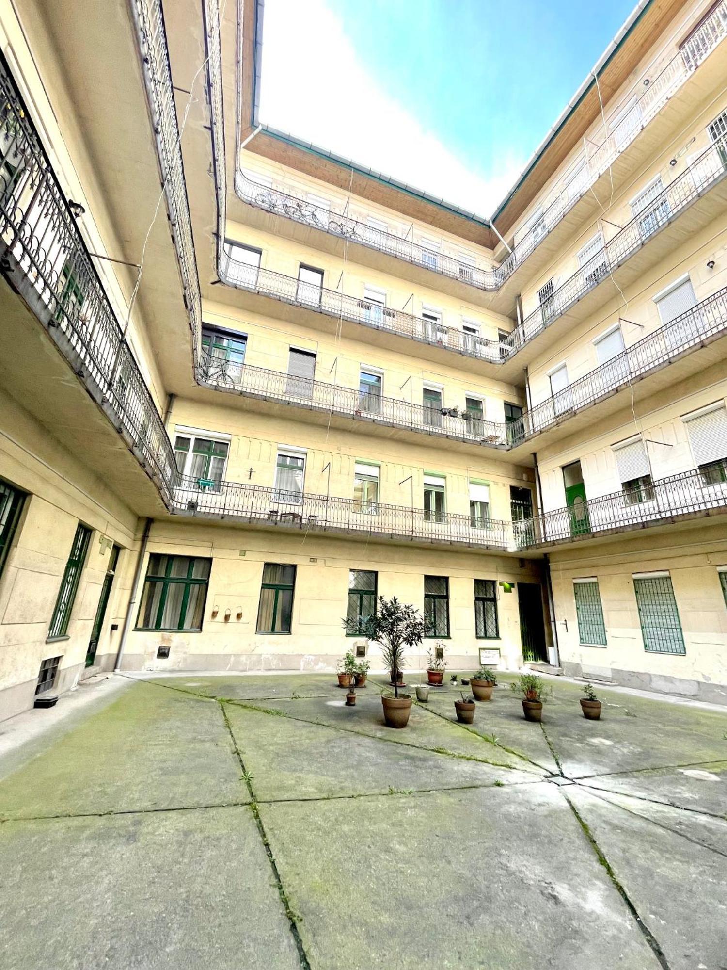 Teresian Near The Andrassy Street Free Air Conditioner Free Coffee Apartman